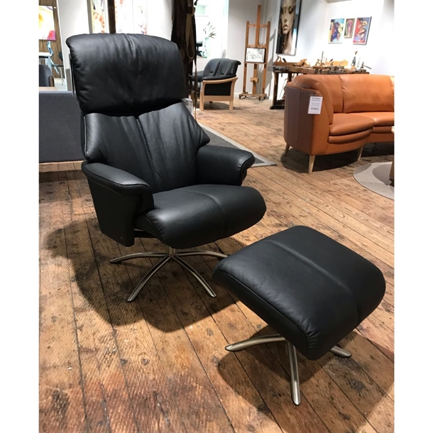 BD Calibra lænestol m. skammel / Læder Sort 7011SV / Outlet