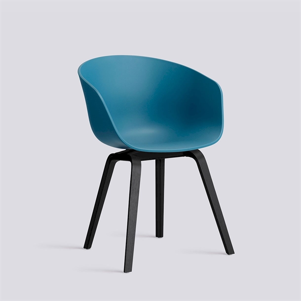 HAY - ABOUT A CHAIR - AAC 22 - Sort lakeret eg - Azure Blue