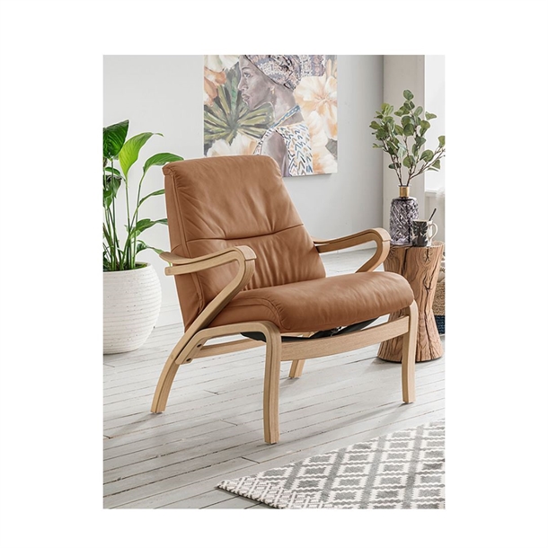 BEND - HVILESTOL MED SKAMMEL - COGNAC SEMIANILIN LÆDER - EG HVIDOLIE