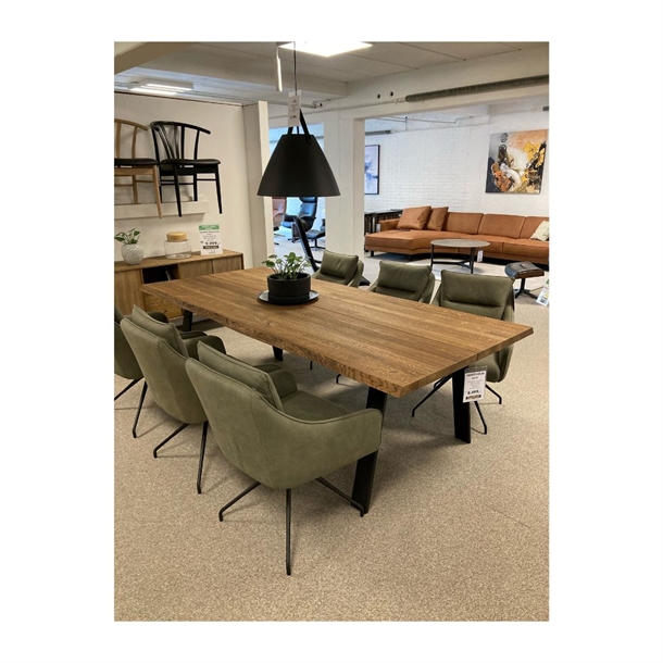 OUTLET - Hanstholm plankebord - Massiv røget eg - Sort stel - Mål: 110 x 240 cm.