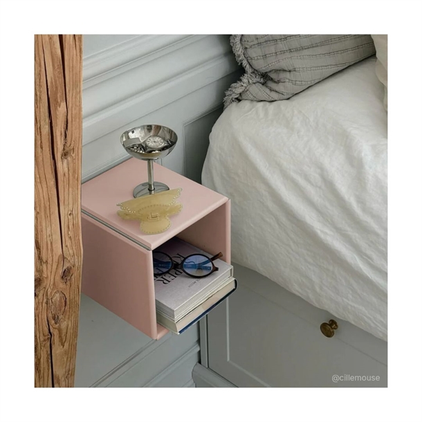 Ivy natbord - Blush - Mål: 20 x 20 x 23 cm.
