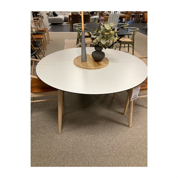 OUTLET - Hammel Furniture - Meza Round spisebord m/ udtræk til 2 pl - Hvid laminat - Mål: Ø135 cm.