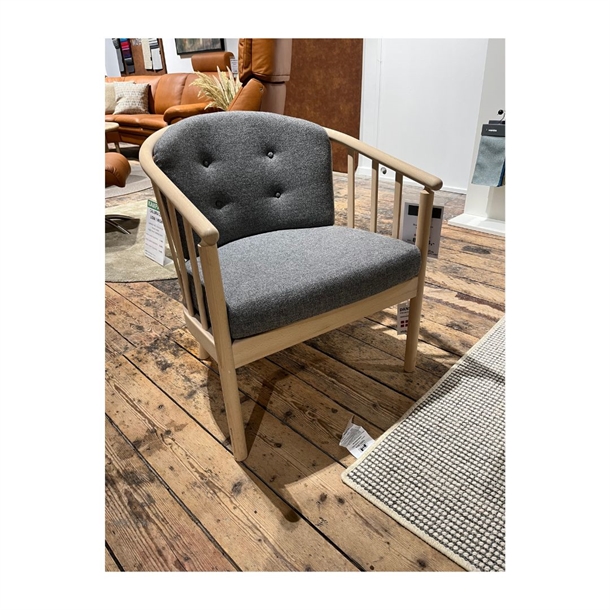 OUTLET - Stouby Bella tremmestol - MLF stof & Bøg sæbebehandlet
