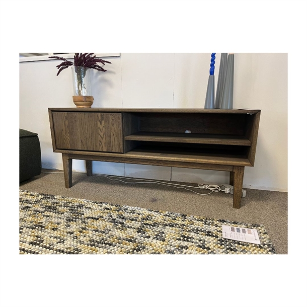 OUTLET - Casø Broholm TV-bord - Massiv røget eg - Mål: 124 x 55 x 35 cm.